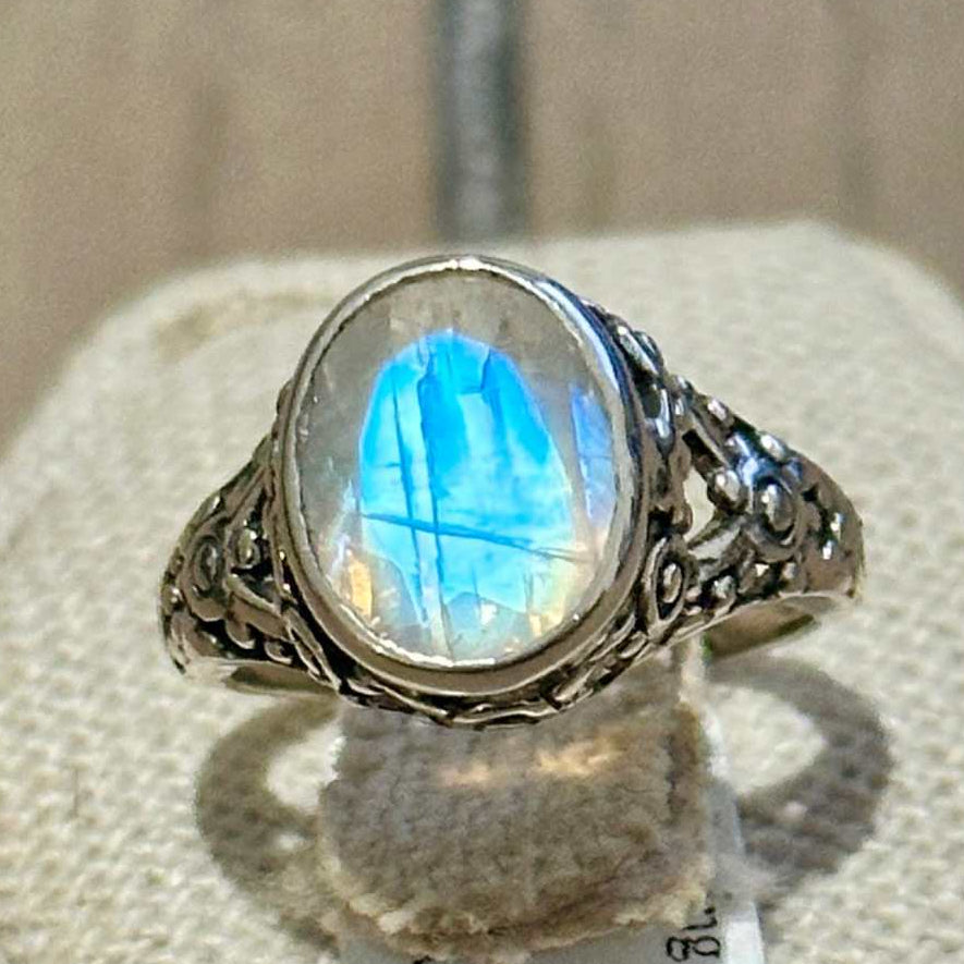 Rainbow Moonstone Oval-Vintage Filigree Ring – Sterling Silver – Size 5