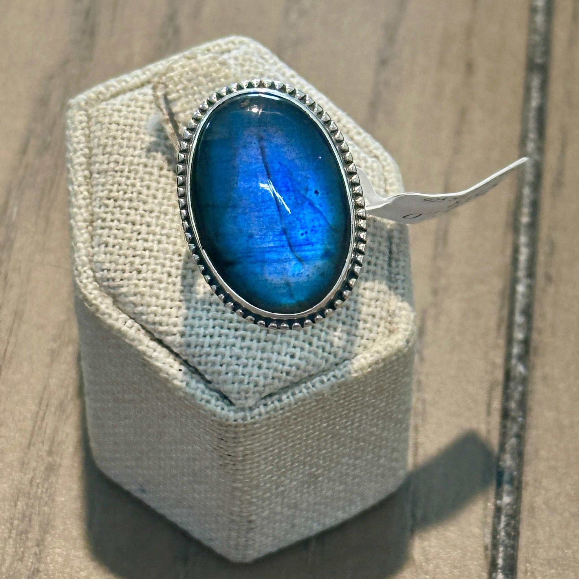 Labradorite High-Flash Beaded Oval Ring – Sterling Silver – Size 8