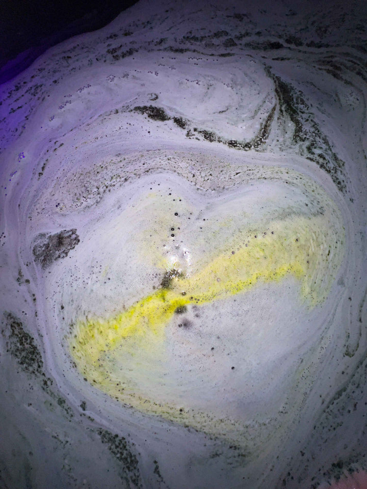 Lunar kitty – Crystal-infused bath bomb