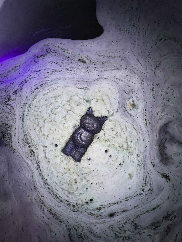 Lunar kitty – Crystal-infused bath bomb