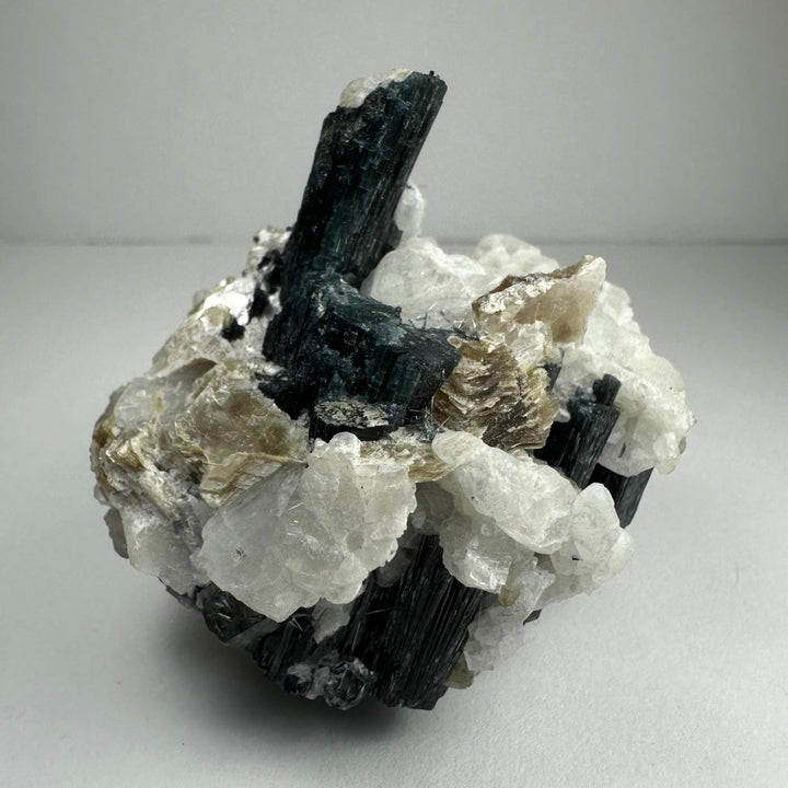 Green Tourmaline with Quarz, Mica and Albite, Brazil