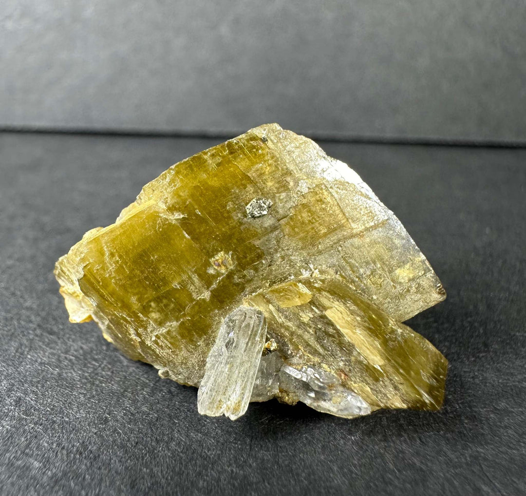 Diamond Quartz on Siderite