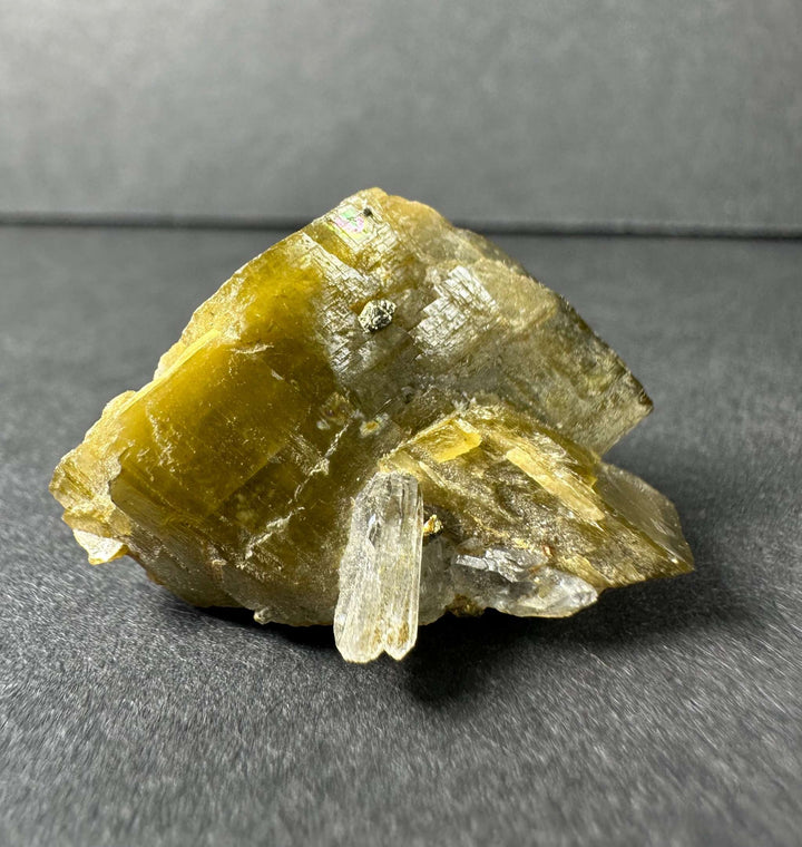 Diamond Quartz on Siderite