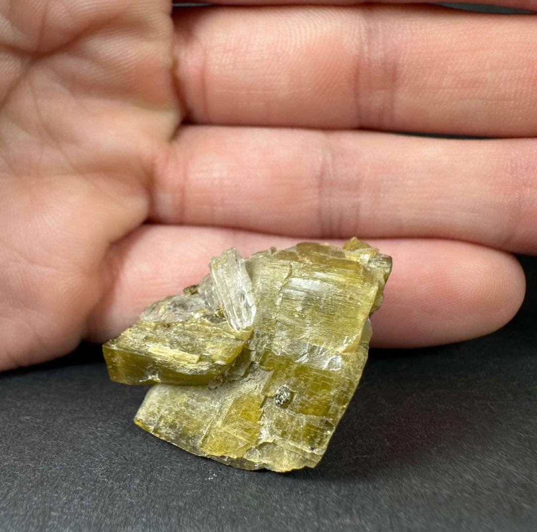 Diamond Quartz on Siderite