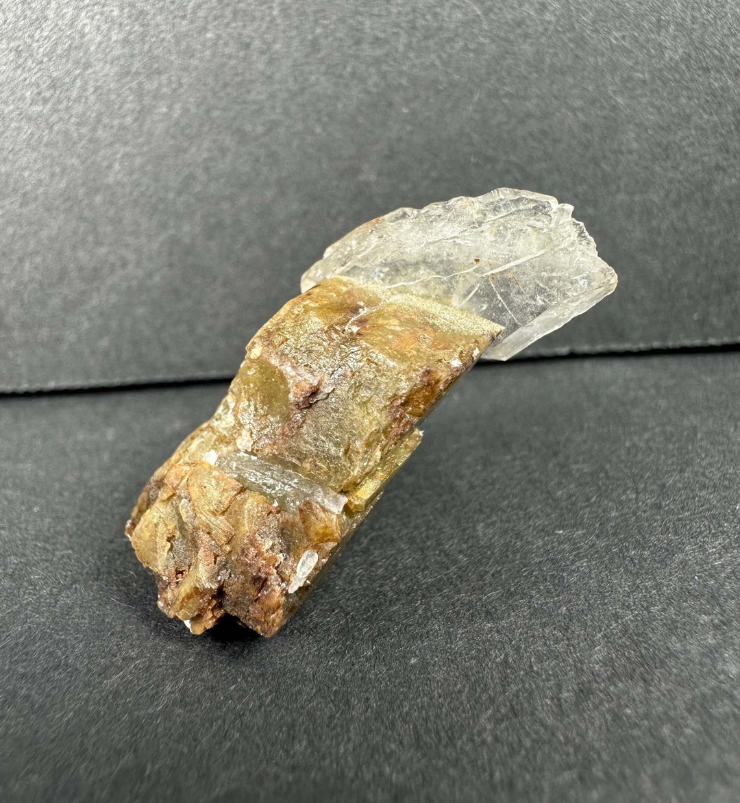 Diamond Quartz on Siderite