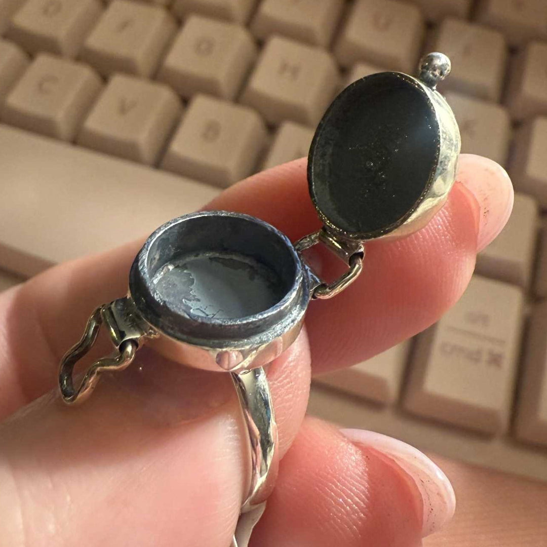 Open poison Ring