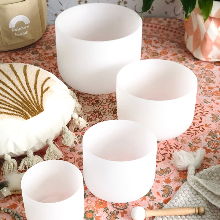 Set of 4 White Sound Therapy Bowls in Beige Carry Case
