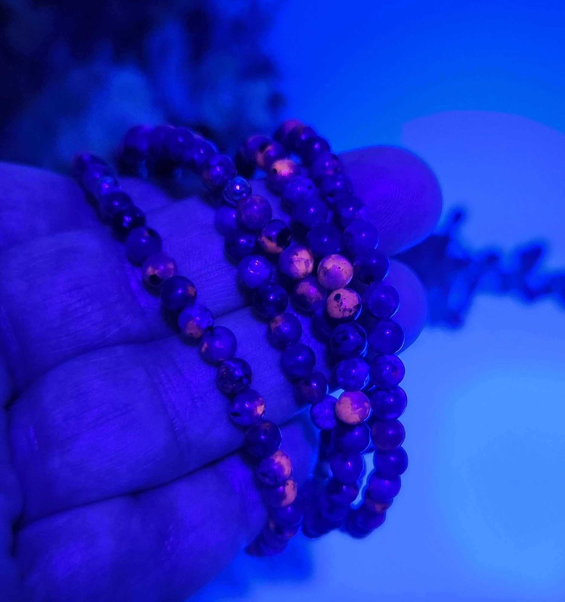 Yooperlite Stretchable Gemstone Bracelet 4mm  (UV Reactive)