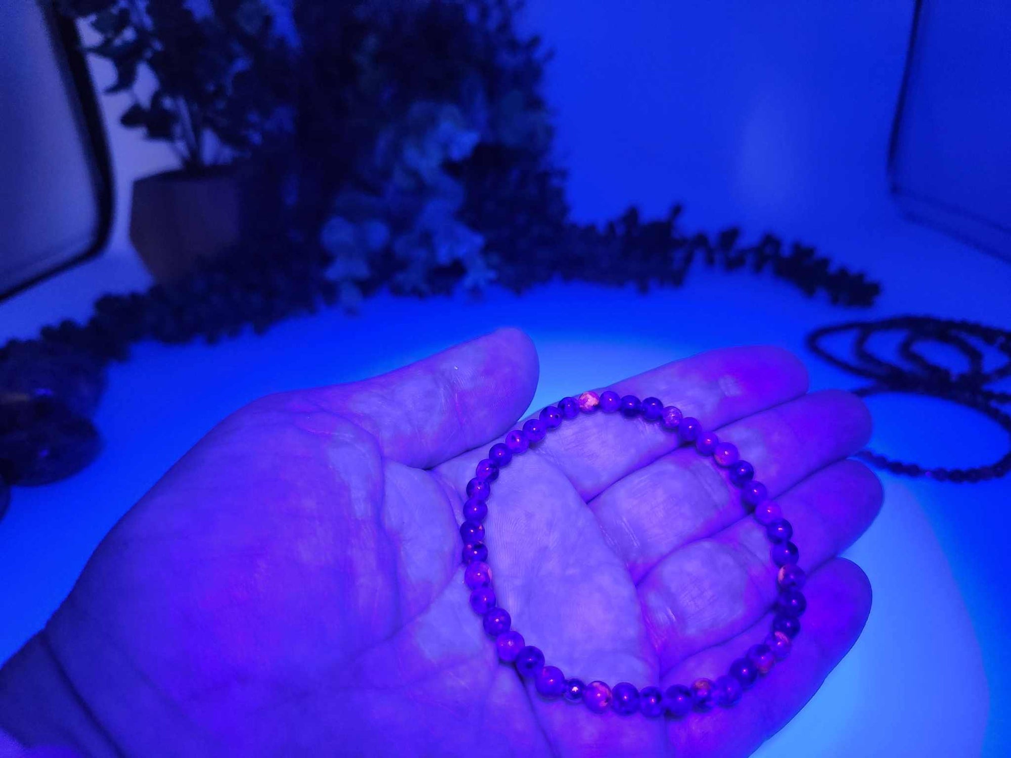 Yooperlite Stretchable Gemstone Bracelet 4mm  (UV Reactive)