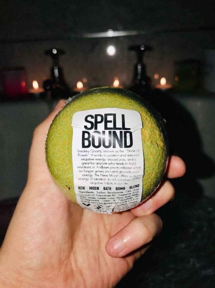 Spellbound – Crystal-infused bath bomb