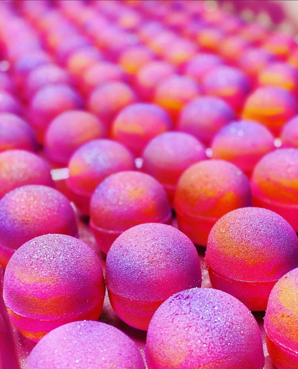 Venus rebirth – Crystal-infused bath bomb
