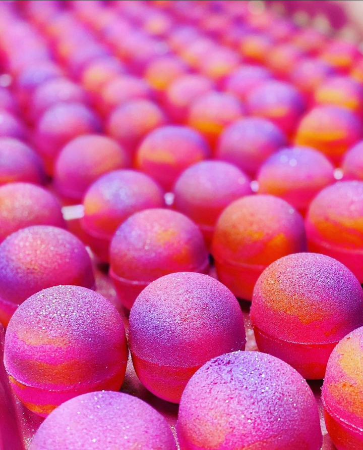 Venus rebirth – Crystal-infused bath bomb
