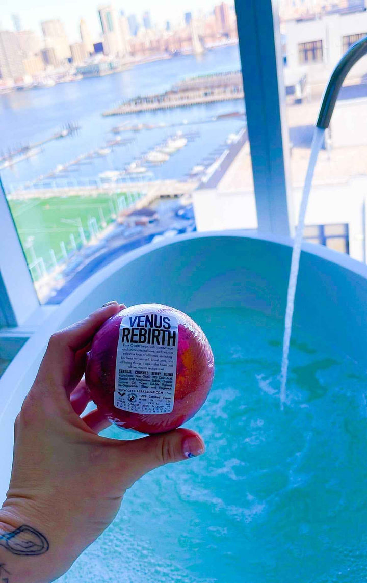 Venus rebirth – Crystal-infused bath bomb